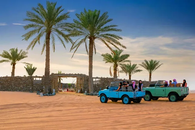 Heritage-Wüstensafari Dubai: Land Rover und Abendessen – Aufnahme zum Erlebnis – Bild 24