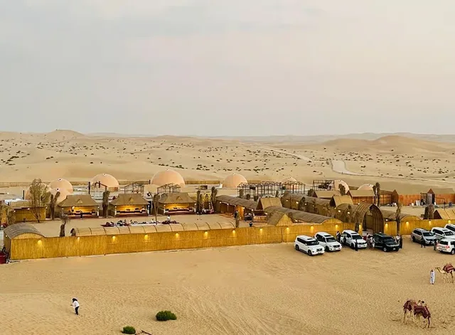 Private Wüstensafari Abu Dhabi: Kamel und Sandboarding – Aufnahme zum Erlebnis – Bild 3