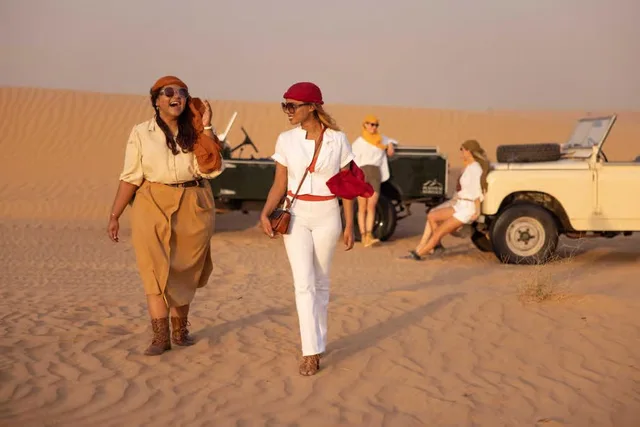 Heritage-Wüstensafari Dubai: Land Rover und Abendessen – Aufnahme zum Erlebnis – Bild 18