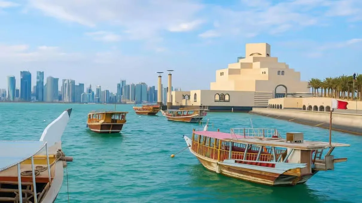 Doha Dhow zum Sonnenuntergang: Bootsfahrt oder Buffetpaket – Aufnahme zum Erlebnis