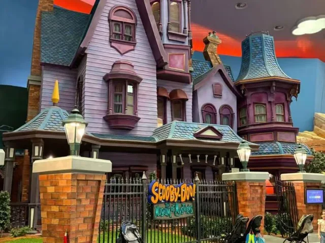 Warner Bros World Abu Dhabi mit privatem SUV-Transfer – Aufnahme zum Erlebnis – Bild 7
