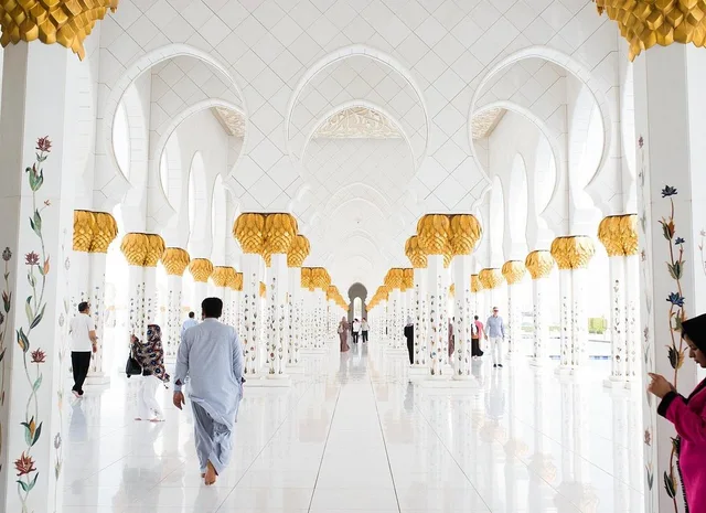 Abu Dhabi Moschee und Warner Bros: Kombitour ohne Rücktransfer – Aufnahme zum Erlebnis – Bild 4