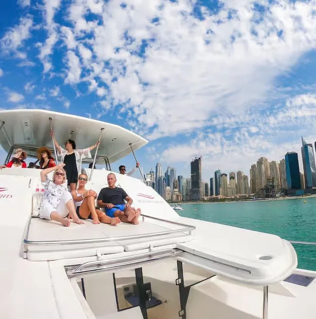 Dubai Marina Yachttour: Skyline, Frühstück oder BBQ – Aufnahme zum Erlebnis – Bild 2