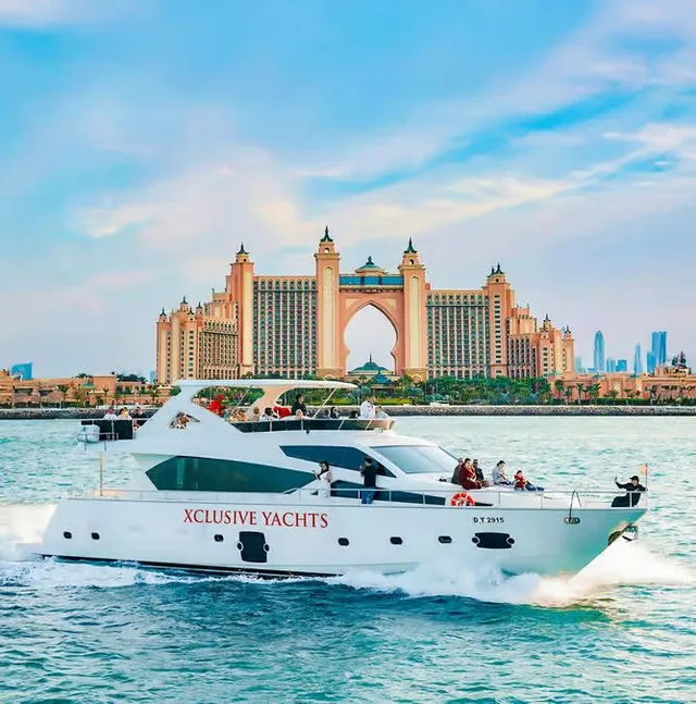 Dubai Marina Yachttour: Skyline, Frühstück oder BBQ – Aufnahme zum Erlebnis – Bild 10