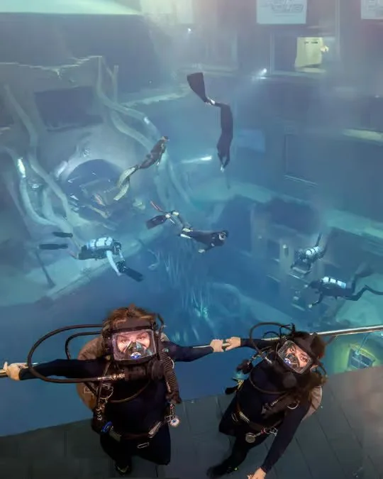 Deep Dive Dubai: Sunken City Walk unter Wasser – Aufnahme zum Erlebnis – Bild 2