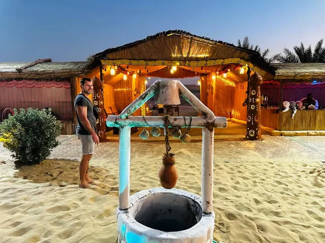 Private Wüstensafari Abu Dhabi: Kamel und Sandboarding – Aufnahme zum Erlebnis – Bild 4