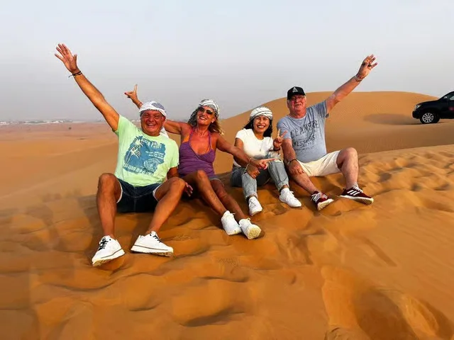 Familien-Wüstensafari Dubai: sanftere Fahrt und See-Option – Aufnahme zum Erlebnis – Bild 7
