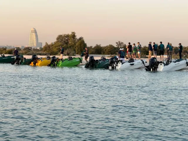 Yas Island: privates Boot für eine Stunde selbst fahren – Aufnahme zum Erlebnis – Bild 15