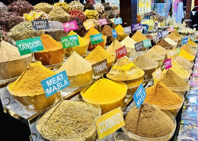 Old Dubai kompakt: Kostproben, Souks und Abra – Aufnahme zum Erlebnis – Bild 7