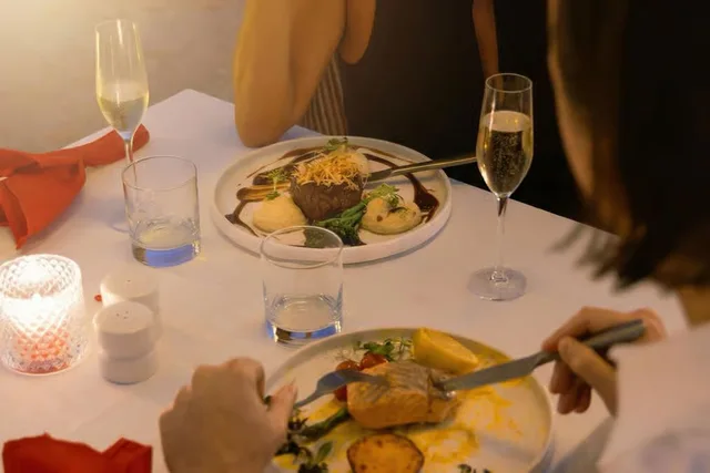 Romantisches Stranddinner für zwei im Th8 Palm – Aufnahme zum Erlebnis – Bild 4
