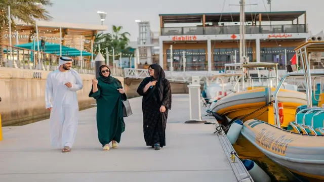Yas Island Speedboot-Rundfahrt: Skyline in fünfundvierzig Minuten – Aufnahme zum Erlebnis – Bild 4