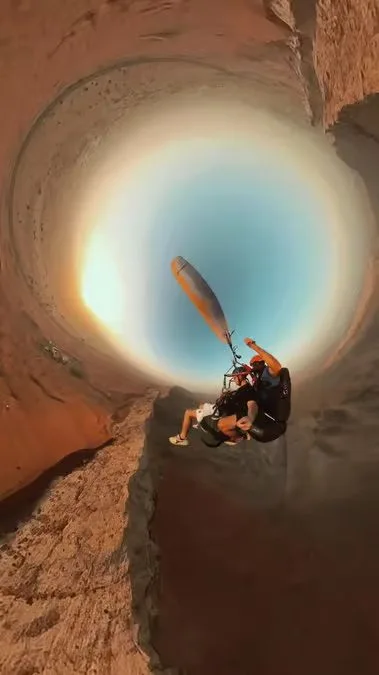 Tandem-Paragliding Sharjah: mit Pilot über Al Ruwaida – Aufnahme zum Erlebnis – Bild 9