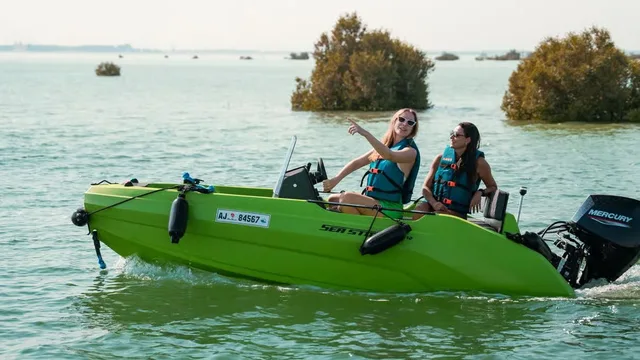 Yas Island: privates Boot für eine Stunde selbst fahren – Aufnahme zum Erlebnis – Bild 9