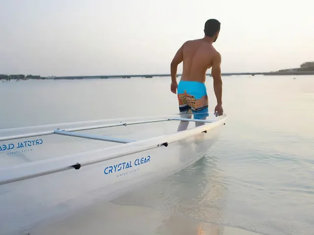 Transparentes Kajak Dubai: Küste und Skylineblick – Aufnahme zum Erlebnis – Bild 6