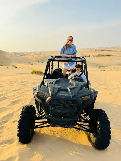 Abu Dhabi Wüstensafari: Quad, Sandboarding und BBQ – Aufnahme zum Erlebnis – Bild 3