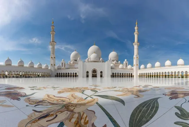 Abu Dhabi ab Dubai: Moschee und Stadtbesichtigung – Aufnahme zum Erlebnis – Bild 5