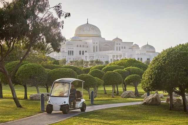 Abu Dhabi am Abend: Stadteindrücke und Corniche-Spaziergang – Aufnahme zum Erlebnis – Bild 7