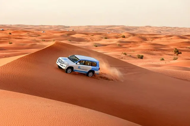 Abu Dhabi Morgensafari mit Quad und Sandboarding – Aufnahme zum Erlebnis – Bild 10
