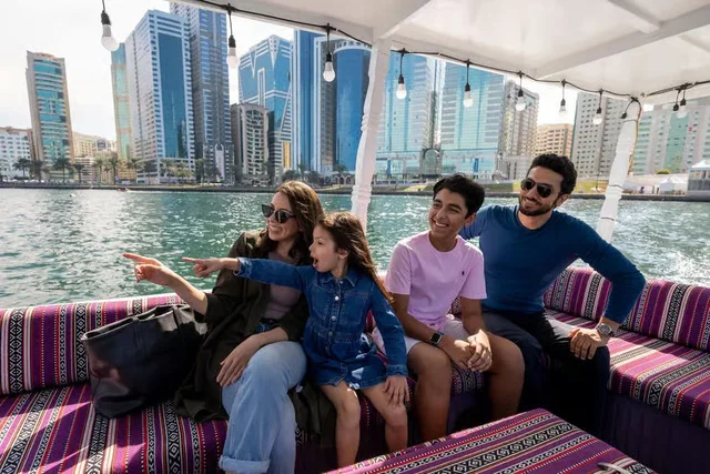 Private Abra in Sharjah: kurze Fahrt auf der Khalid-Lagune – Aufnahme zum Erlebnis – Bild 6