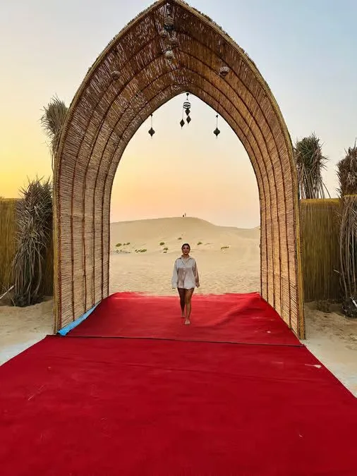 Private Wüstensafari Abu Dhabi: Kamel und Sandboarding – Aufnahme zum Erlebnis – Bild 8