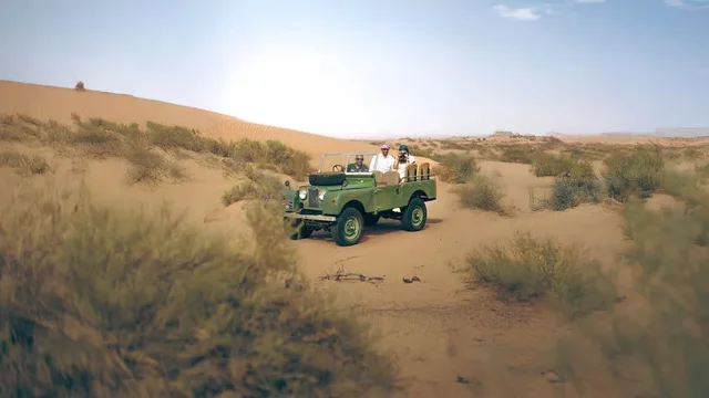 Heritage-Wüstensafari Dubai: Land Rover und Abendessen – Aufnahme zum Erlebnis – Bild 25