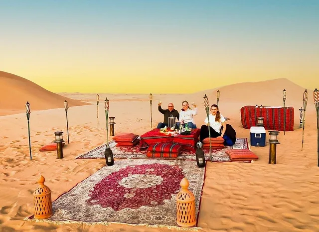 Privates Dünendinner in Abu Dhabi: Sonnenuntergang und Grillessen – Aufnahme zum Erlebnis – Bild 4