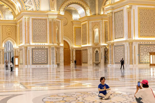 Abu Dhabi Stadtrundfahrt: Moschee, Qasr Al Watan und Etihad Towers – Aufnahme zum Erlebnis – Bild 13