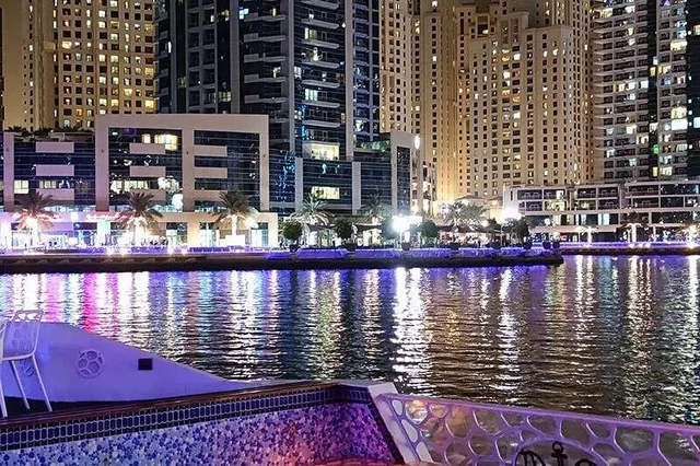 Dubai Mega-Yacht: Dinnerfahrt mit Getränkepaket – Aufnahme zum Erlebnis – Bild 10