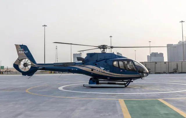 Hubschrauber-Rundflug Abu Dhabi: dreißig Minuten Aussicht – Aufnahme zum Erlebnis – Bild 3