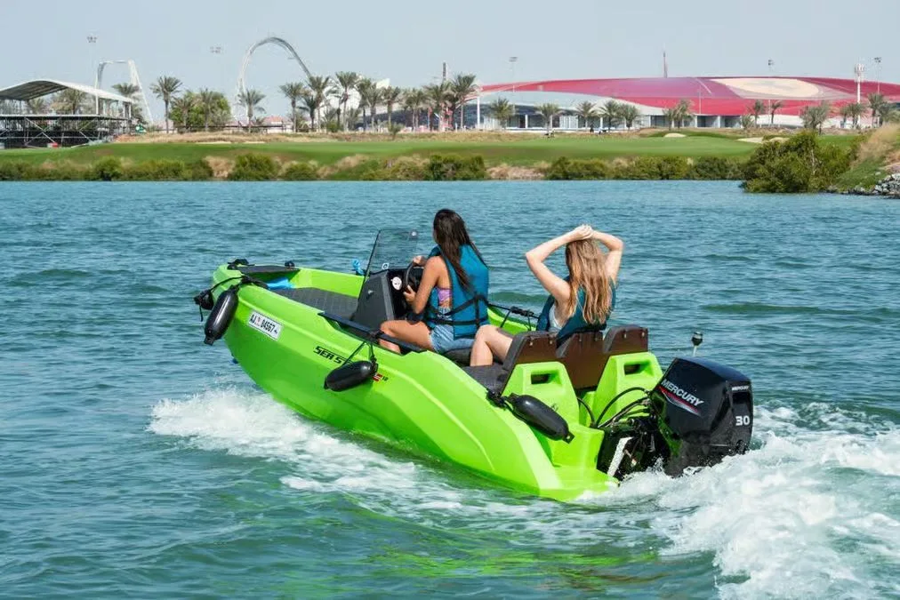 Yas Island: privates Boot für eine Stunde selbst fahren – Aufnahme zum Erlebnis