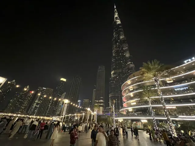 Dubai bei Nacht: Skyline und Fontänen nach Betriebsplan – Aufnahme zum Erlebnis – Bild 12