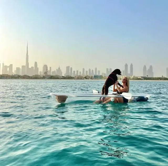 Transparentes Kajak Dubai: Küste und Skylineblick – Aufnahme zum Erlebnis – Bild 8