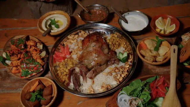 Heritage-Wüstensafari Dubai: Land Rover und Abendessen – Aufnahme zum Erlebnis – Bild 8