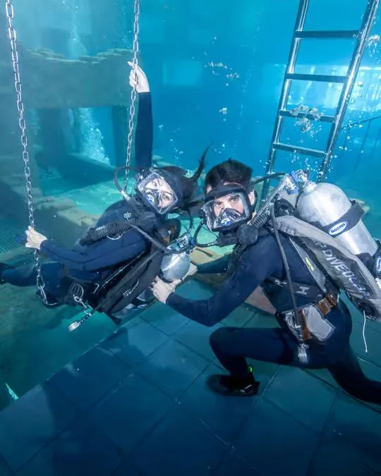 Deep Dive Dubai: Sunken City Walk unter Wasser – Aufnahme zum Erlebnis – Bild 9