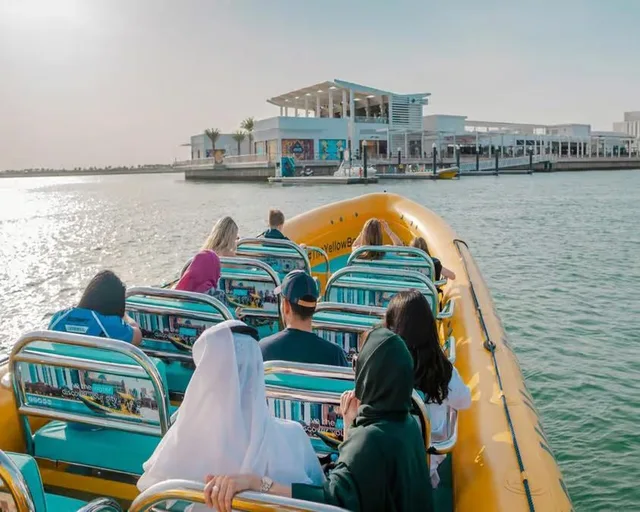Yas Island Speedboot-Rundfahrt: Skyline in fünfundvierzig Minuten – Aufnahme zum Erlebnis – Bild 3