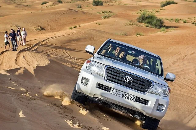 Bedouin Oasis: Abendsafari mit Dünenfahrt und Grillessen – Aufnahme zum Erlebnis – Bild 8