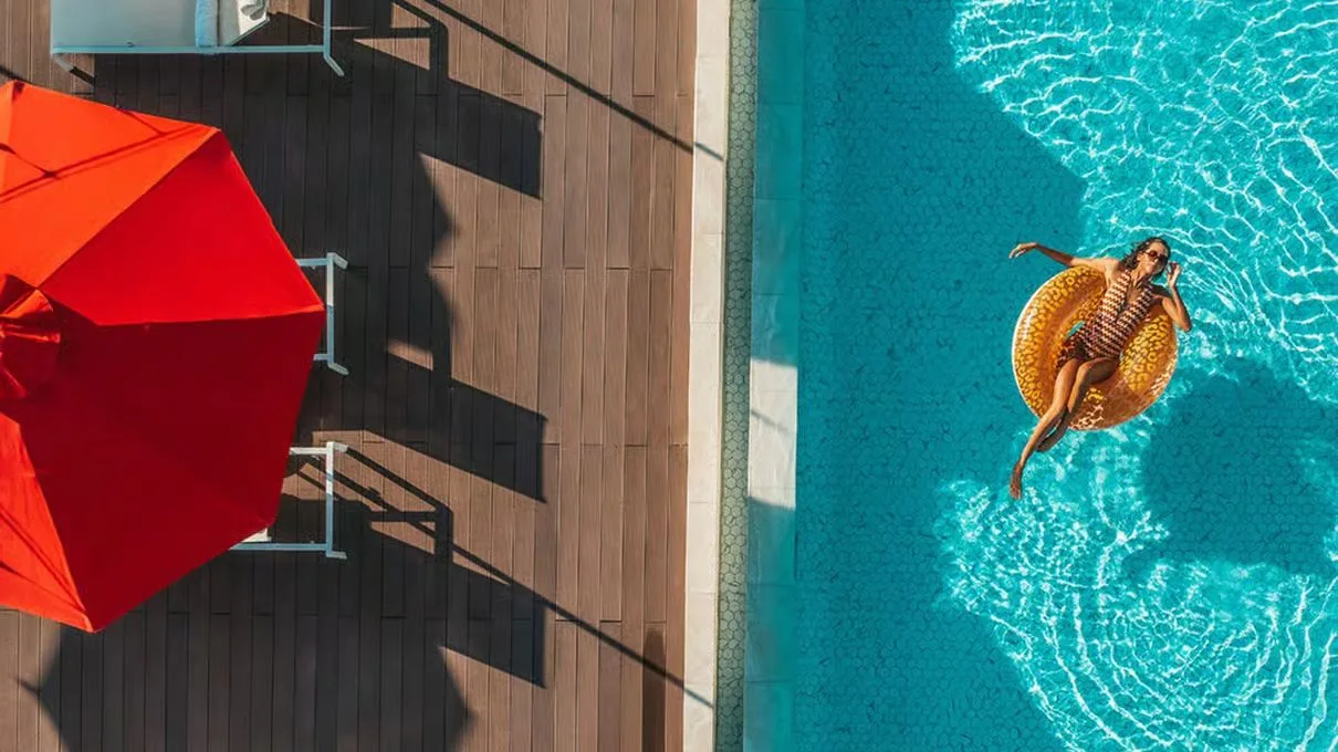 Palm Jumeirah: Strand- und Pooltag im Th8 Palm – Aufnahme zum Erlebnis