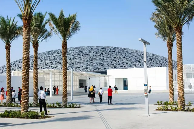 Abu Dhabi ab Dubai: Moschee, Palast und Etihad Towers – Aufnahme zum Erlebnis – Bild 2