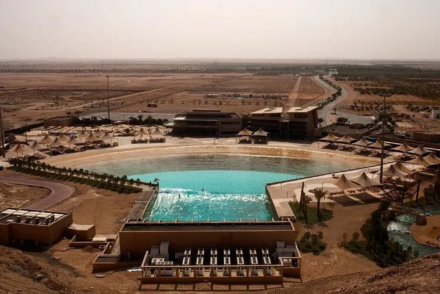 Al Ain Adventure: Rafting, Splash Pass und Surfen – Aufnahme zum Erlebnis – Bild 4