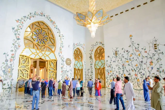 Abu Dhabi ab Dubai: Moschee, Palast und Etihad Towers – Aufnahme zum Erlebnis – Bild 15