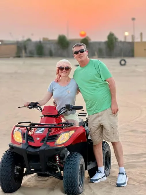 Abu Dhabi Wüstensafari: Quad, Sandboarding und BBQ – Aufnahme zum Erlebnis – Bild 12