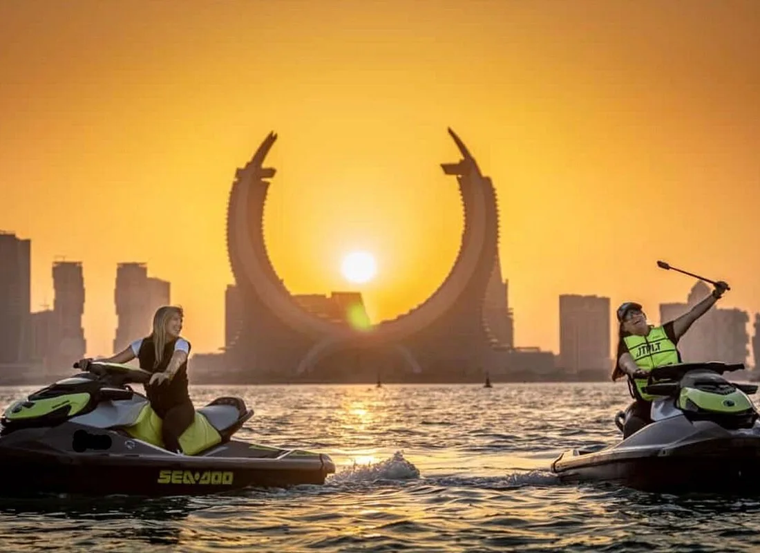 Jetski an Katara Beach: Fahrzeit und Besetzung wählen – Aufnahme zum Erlebnis