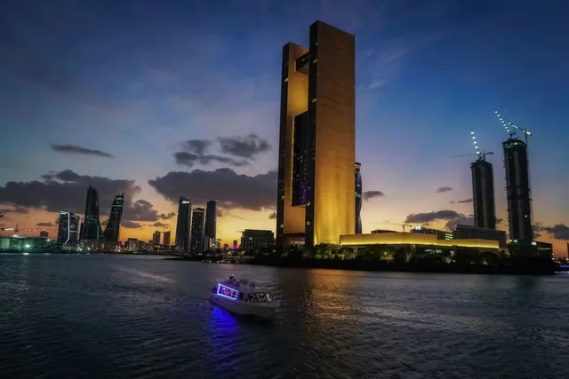 Manama: private Bootsfahrt und Abendessen im Restaurant – Aufnahme zum Erlebnis – Bild 4