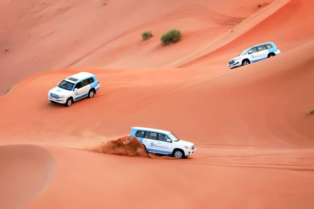 Abu Dhabi Morgensafari mit Quad und Sandboarding – Aufnahme zum Erlebnis