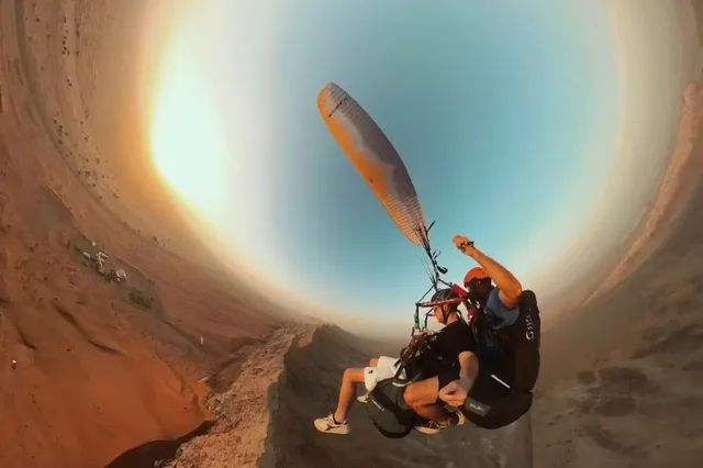 Tandem-Paragliding Sharjah: mit Pilot über Al Ruwaida – Aufnahme zum Erlebnis – Bild 3