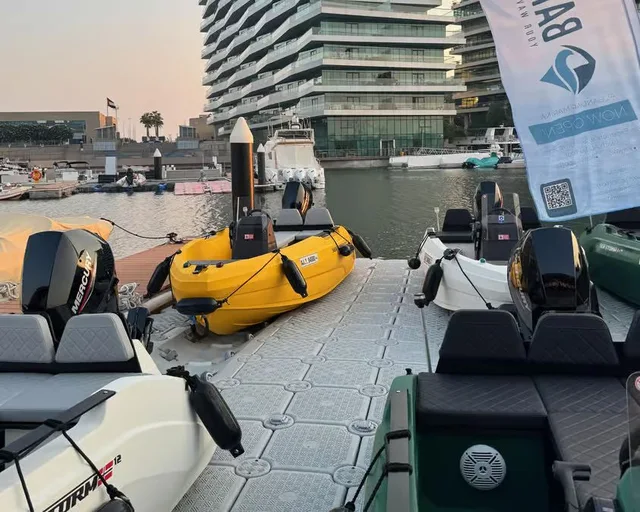 Yas Island: privates Boot für eine Stunde selbst fahren – Aufnahme zum Erlebnis – Bild 4