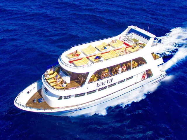 Hurghada Elite VIP Cruise with Snorkeling & Seafood Lunch — tour photograph